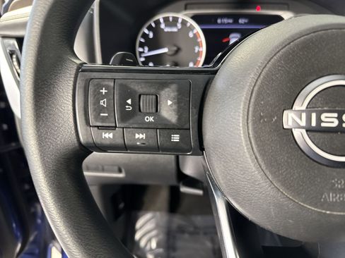 Used 2022 Nissan Rogue SV image 13