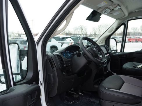 Used 2025 RAM ProMaster 2500 w/ Convenience Group image 14