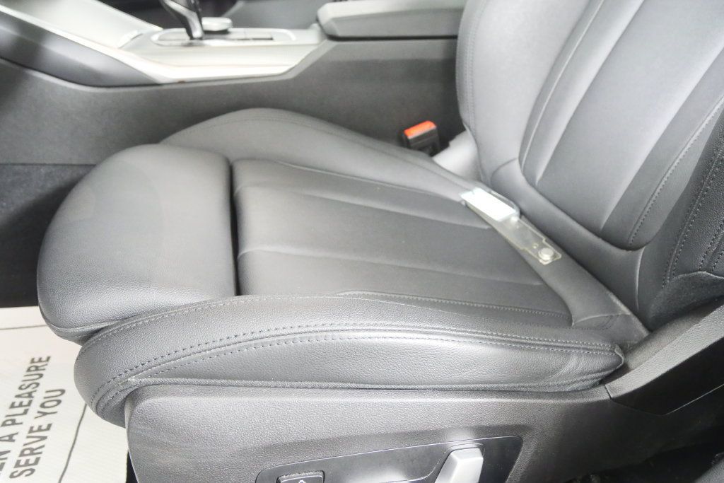 Used 2021 BMW 330i Sedan w/ M Sport Package RWD image 10