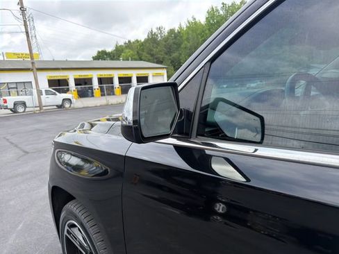 Used 2020 Chevrolet Suburban Premier AWD/4WD image 31