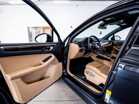 Used 2023 Porsche Macan image 30