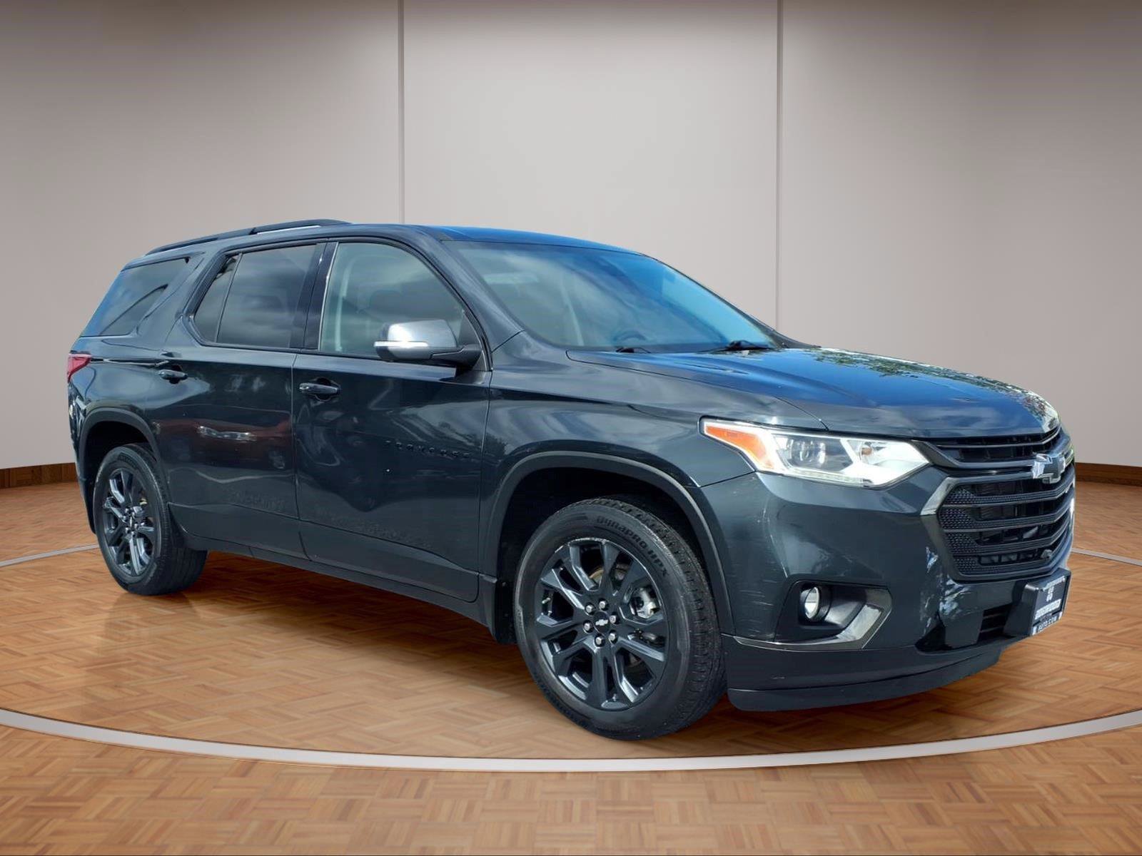 Used 2021 Chevrolet Traverse RS FWD image 1
