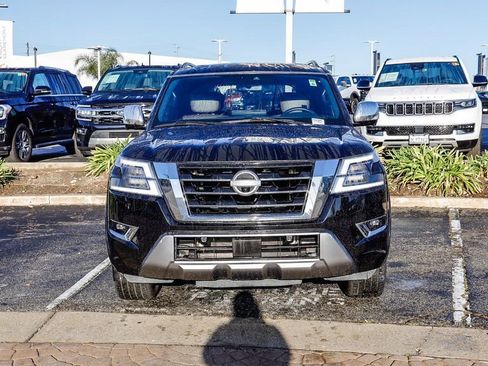 Used 2023 Nissan Armada Platinum w/ Captain's Chairs Package RWD image 3