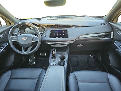Used 2022 Cadillac XT4 Sport w/ Enhanced Visibility Package FWD image 9