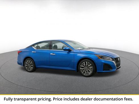 Used 2025 Nissan Altima 2.5 SV FWD image 1