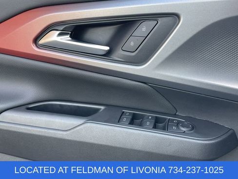 Certified 2024 Chevrolet Equinox EV RS FWD image 21