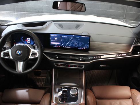 Used 2025 BMW X5 xDrive40i w/ M Sport Package image 28