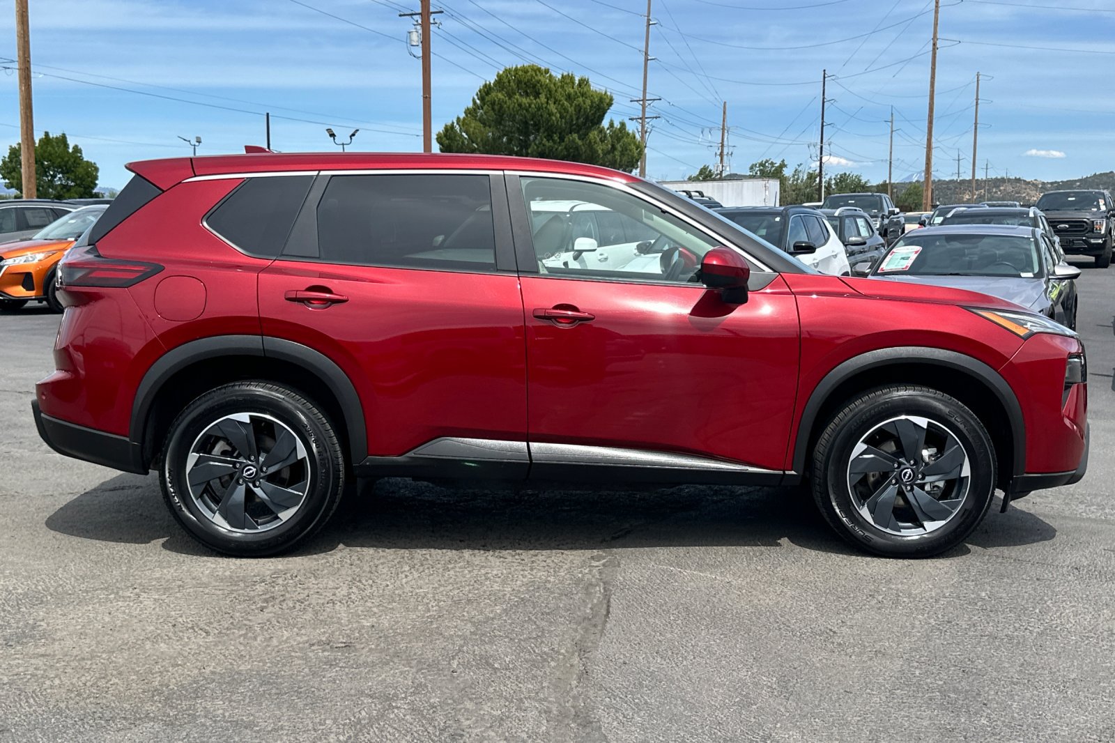 Used 2025 Nissan Rogue SV AWD/4WD image 3