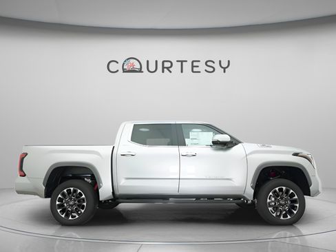 New 2025 Toyota Tundra Limited AWD/4WD image 28
