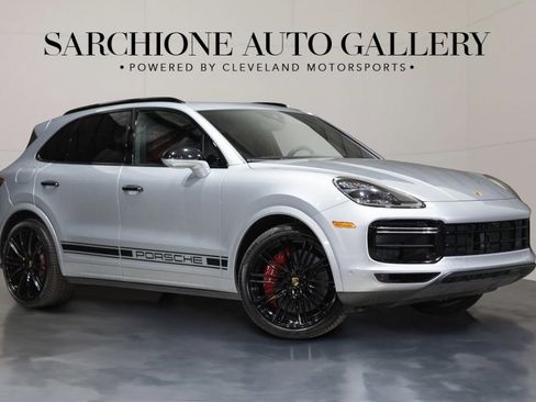 Used 2022 Porsche Cayenne Turbo image 1