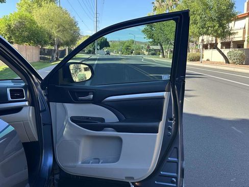 Used 2015 Toyota Highlander XLE FWD image 53