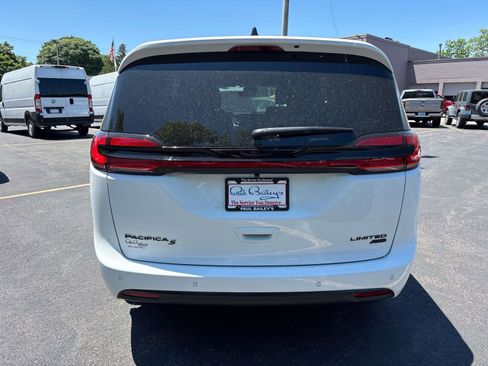 New 2027 Chrysler Pacifica Limited w/ S Appearance Package AWD/4WD image 3