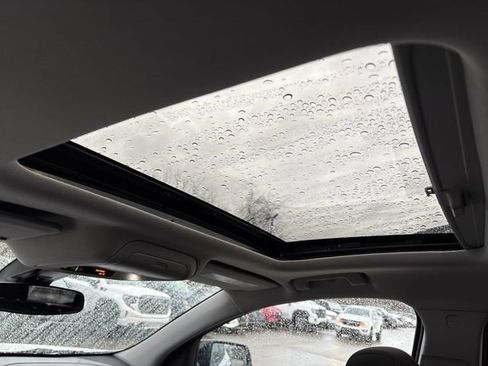 Certified 2023 GMC Acadia SLE w/ Driver Convenience Package image 12