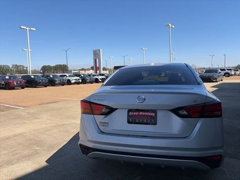 Used 2022 Nissan Altima 2.5 SV image 3