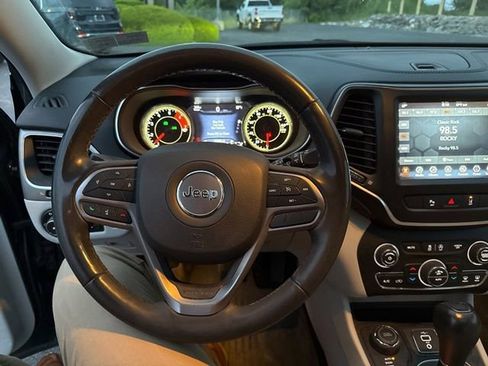 Used 2022 Jeep Cherokee Latitude Lux w/ Sun & Sound Group AWD/4WD image 11