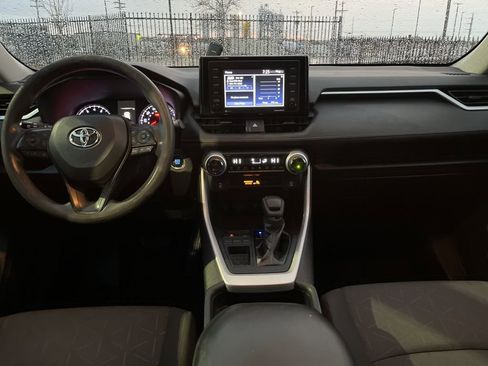 Used 2021 Toyota RAV4 XLE image 16