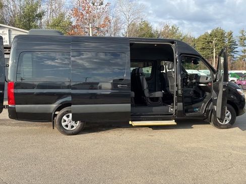 Used 2021 Mercedes-Benz Sprinter 2500 image 25