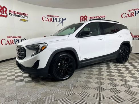 Used 2021 GMC Terrain SLT w/ Elevation Edition image 4