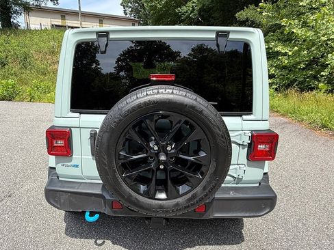 Used 2024 Jeep Wrangler Unlimited Sahara w/ Technology Group AWD/4WD image 7