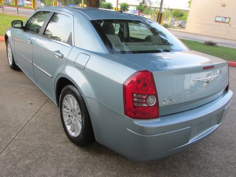 Used 2008 Chrysler 300 LX RWD image 5