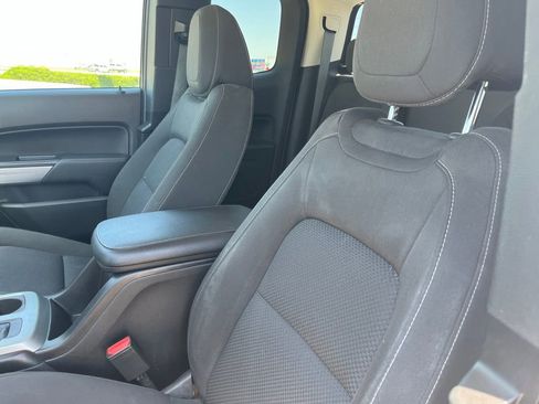 Used 2018 Chevrolet Colorado LT w/ LT Convenience Package RWD image 11