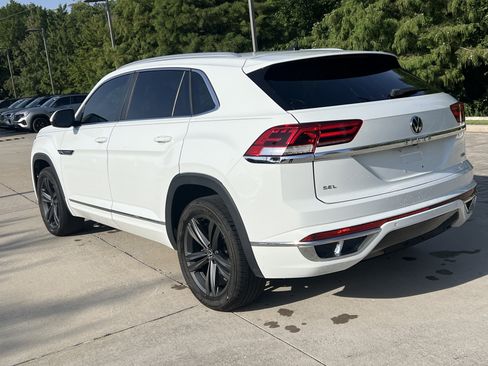 Used 2022 Volkswagen Atlas Cross Sport SEL R-Line AWD/4WD image 7