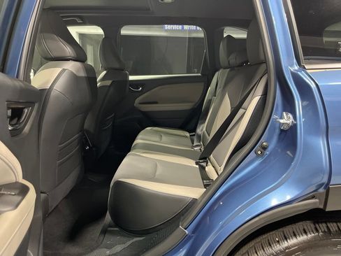 Used 2025 Subaru Forester Limited w/ Popular Package #1 AWD/4WD image 33