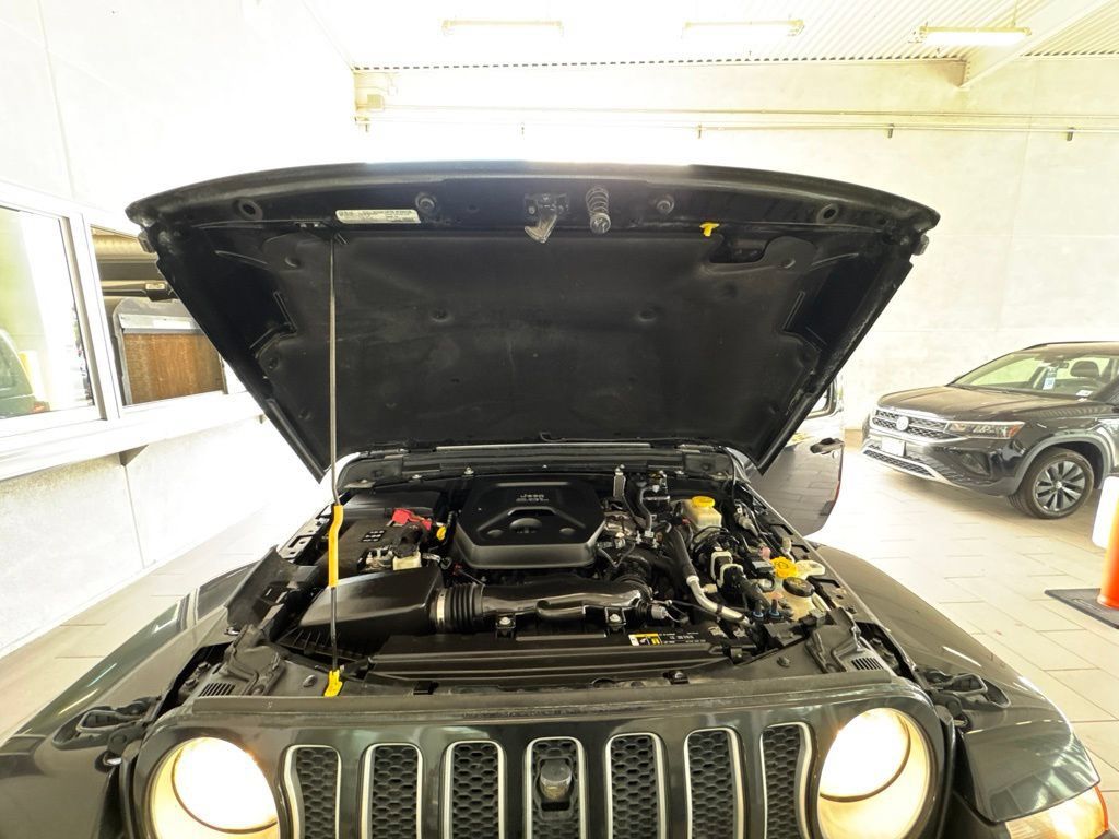 Used 2019 Jeep Wrangler Unlimited Sahara AWD/4WD image 17