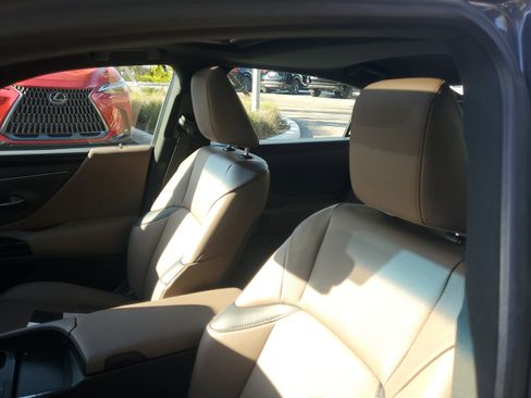 Certified 2023 Lexus ES 350 w/ Premium Package image 17