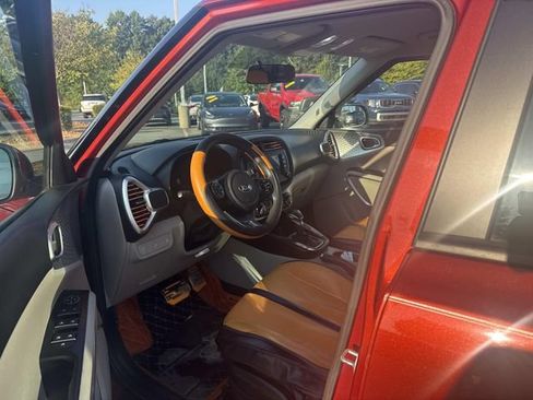 Used 2021 Kia Soul LX FWD image 4