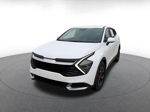 Used 2025 Kia Sportage LX image 7