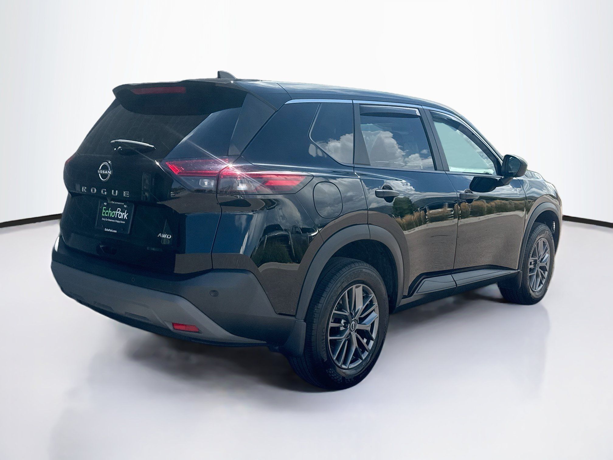 Used 2023 Nissan Rogue S AWD/4WD image 9