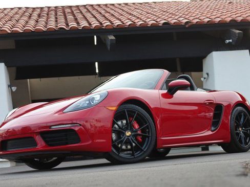 Used 2017 Porsche 718 Boxster S RWD image 3