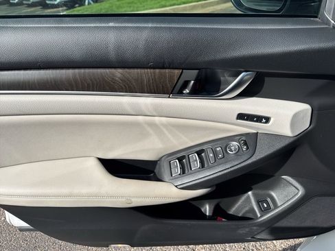 Used 2018 Honda Accord Touring image 31
