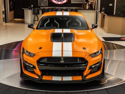 Used 2020 Ford Mustang Shelby GT500 w/ Carbon Fiber Track Pack RWD image 8