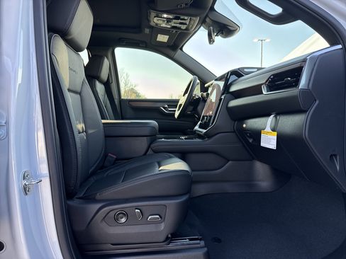 New 2026 GMC Yukon XL Denali w/ Denali Reserve Package image 34