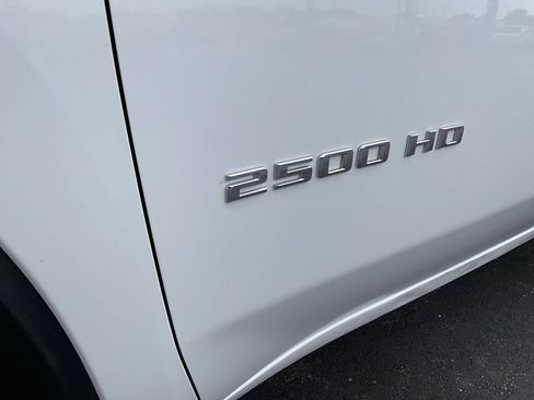 Used 2021 Chevrolet Silverado 2500 LT AWD/4WD image 38