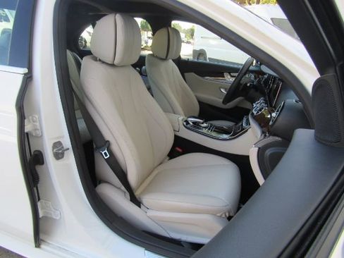 Used 2017 Mercedes-Benz E 300 image 21
