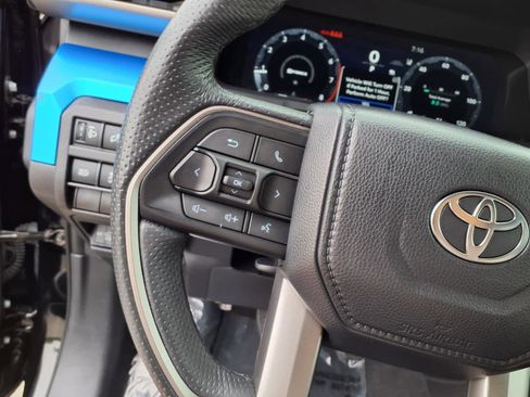 Certified 2025 Toyota Tacoma TRD Off-Road AWD/4WD image 20