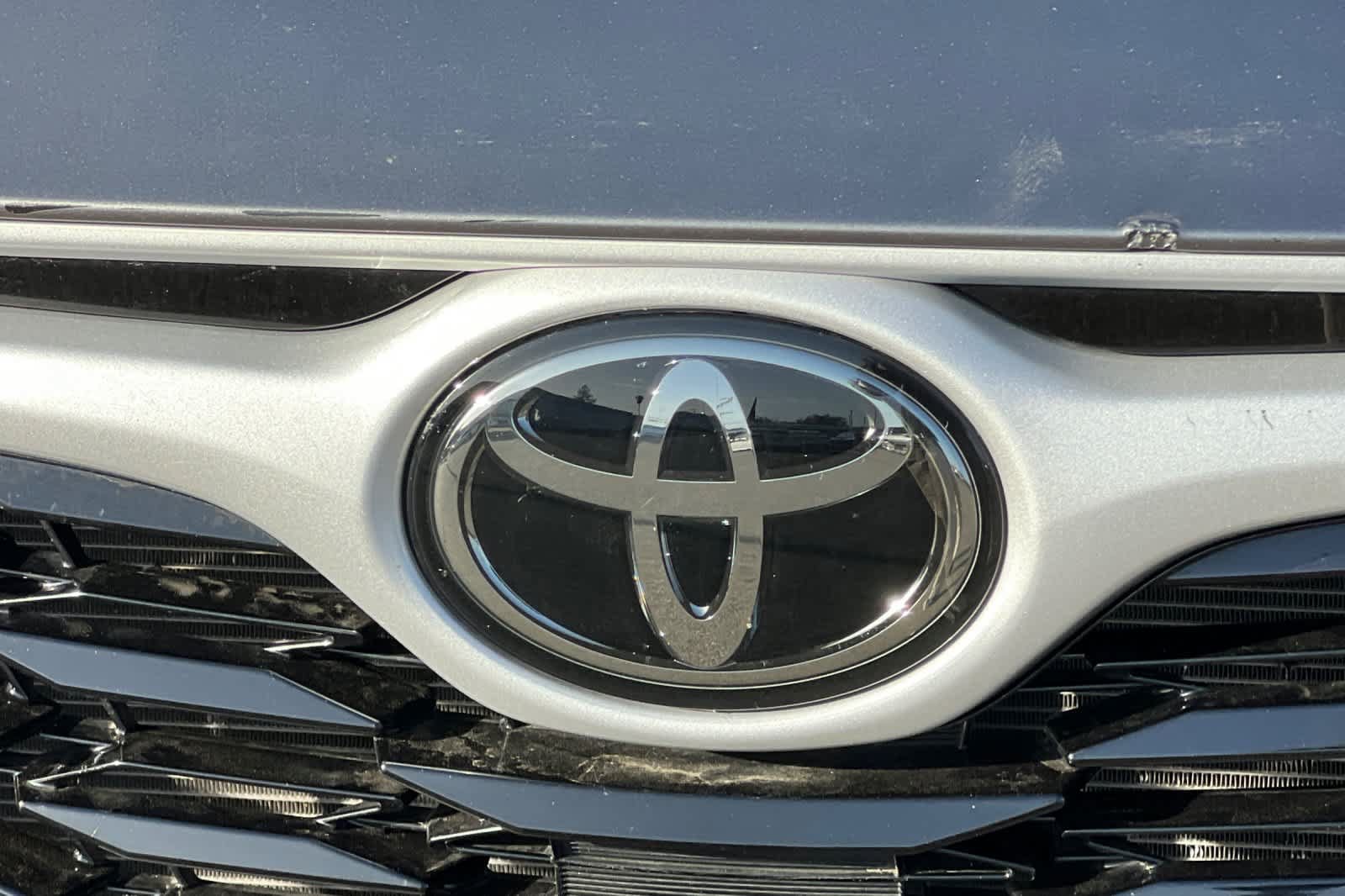 Used 2025 Toyota Highlander XLE AWD/4WD image 16