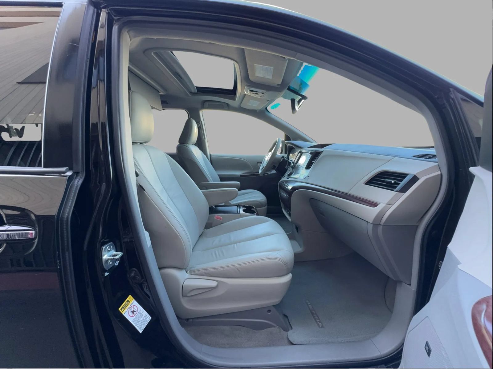 Used 2011 Toyota Sienna XLE w/ Premium Pkg FWD image 36