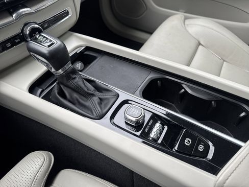 Used 2021 Volvo XC60 T5 Inscription w/ Advanced Package image 18