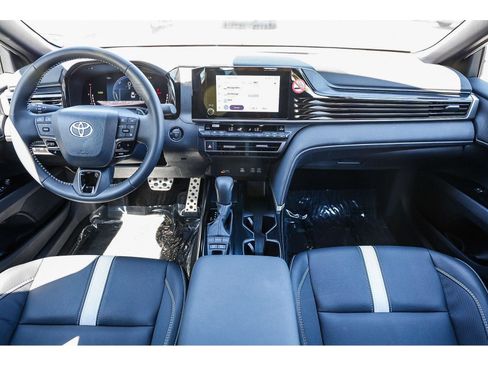 Used 2026 Toyota Camry Hybrid FWD image 11