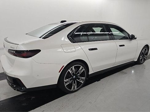 Used 2023 BMW 760i xDrive w/ Executive Package AWD/4WD image 2