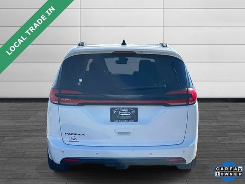 Used 2024 Chrysler Pacifica Touring-L w/ Road Tripper Package image 4