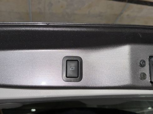 Used 2019 Toyota Highlander Limited w/ Phone Cable & Charge Package image 15