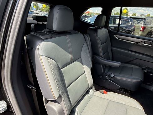 Used 2024 GMC Acadia AT4 w/ Luxury Package AWD/4WD image 29