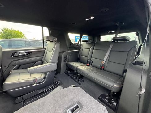 Used 2025 Chevrolet Suburban Premier AWD/4WD image 14