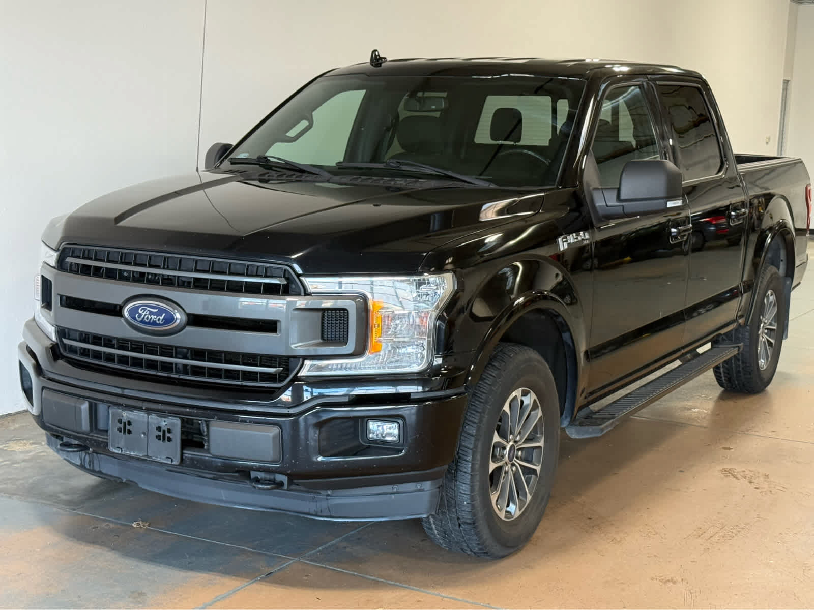 Used 2018 Ford F150 XLT w/ Equipment Group 302A Luxury AWD/4WD image 1