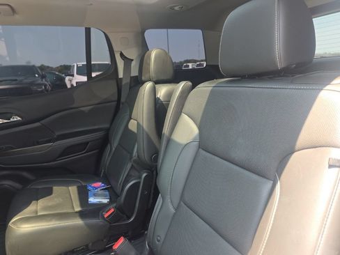 Used 2021 GMC Acadia SLT w/ Technology Package AWD/4WD image 12